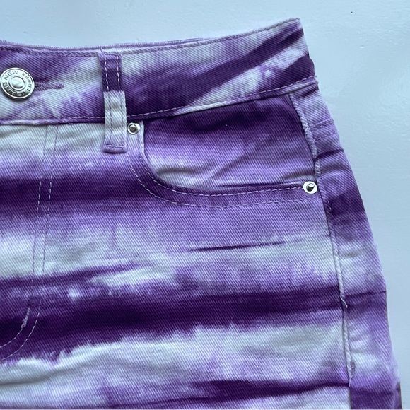 Purple & white tie dye raw hem high waist jean shorts - Picture 5 of 11